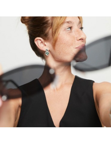 Pendientes UNO de 50 Bañados en Plata de Ley y Dos Cristales Verdes PEN0982VRDMTL0U