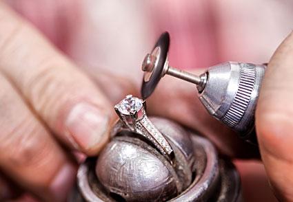 limpieza de anillo con diamantes